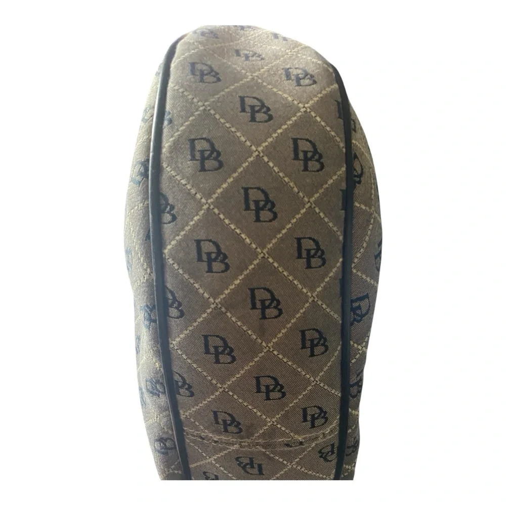 DOONEY & BOURKE-SIGNATURE CANVAS HOBO BAG-K6373964